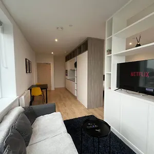 London Heathrow Airport Voyager House Terminal 12345 - Ev Electric And Parking Available , Hillingdon United Kingdom