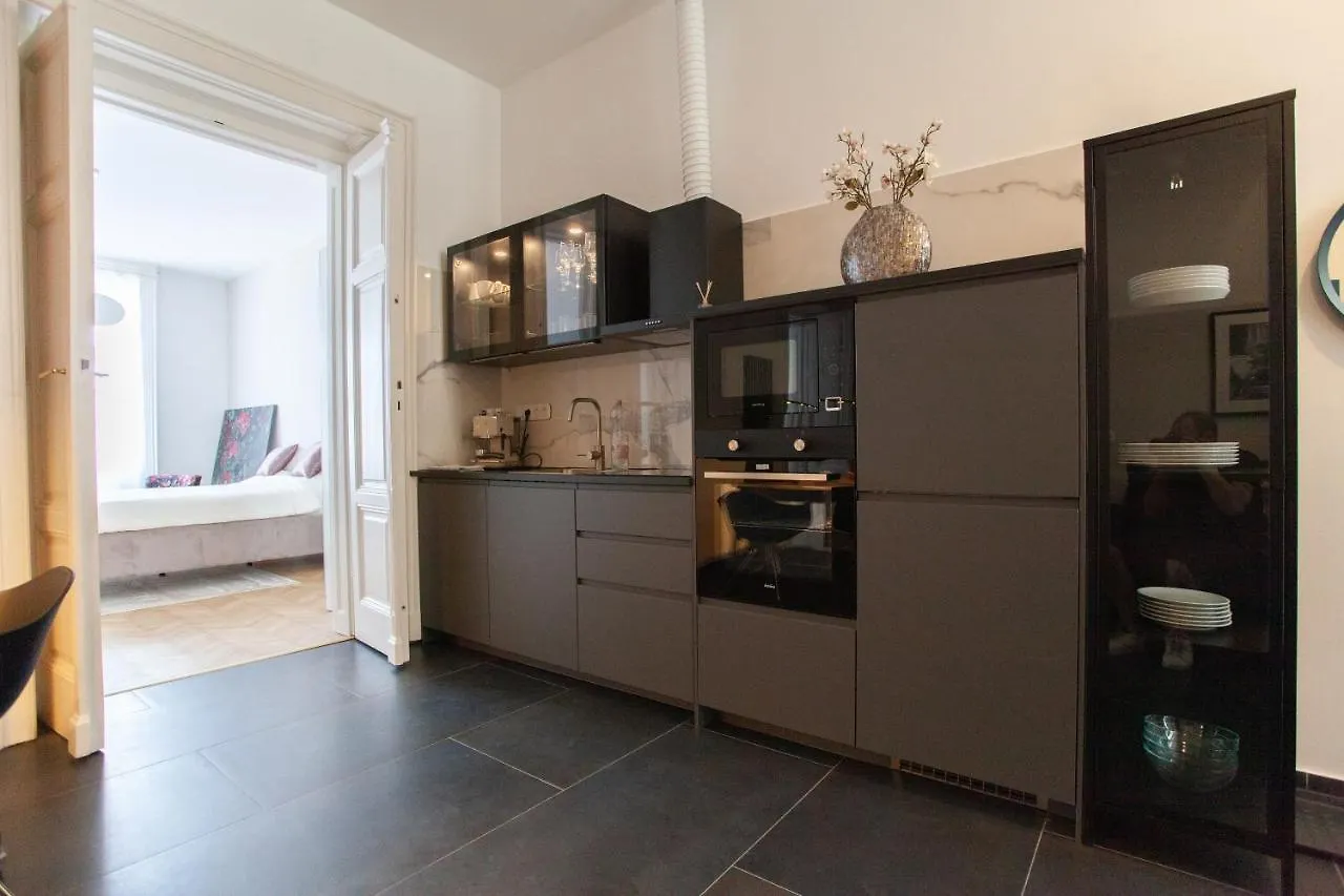 Real Deluxe Next To Danube Apartment Budapest