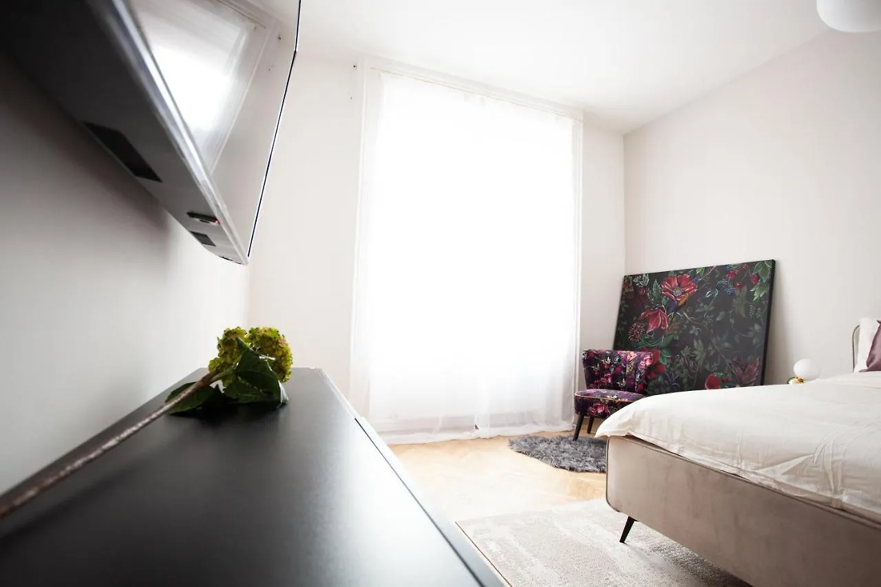 Real Deluxe Next To Danube Apartment Budapest