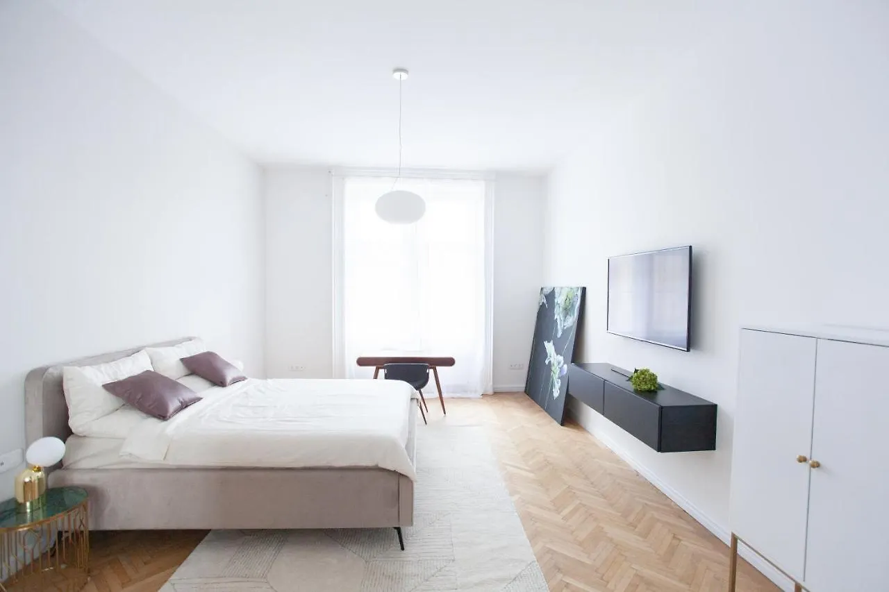 Real Deluxe Next To Danube Apartment Budapest
