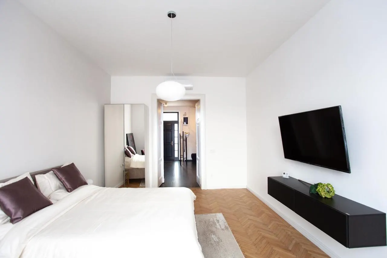 Real Deluxe Next To Danube Apartment Budapest