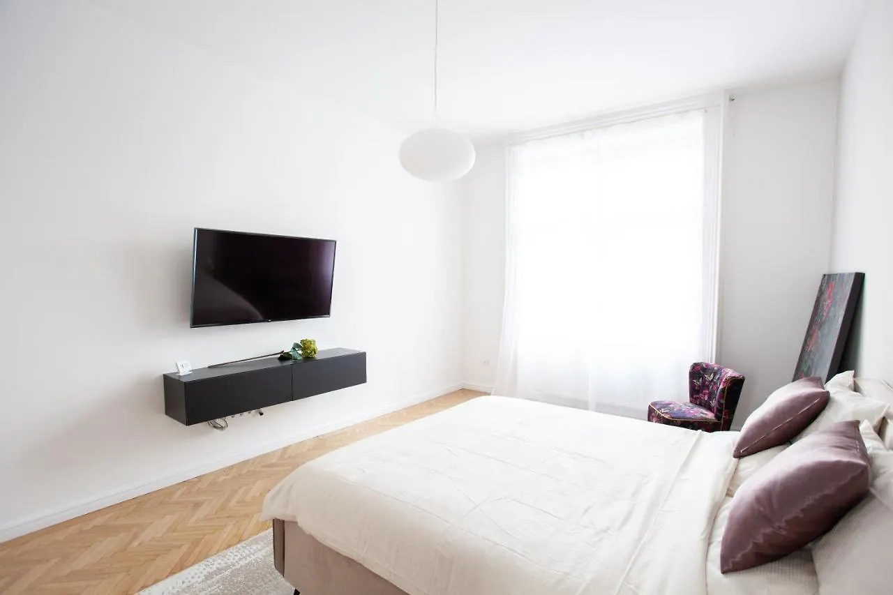 Real Deluxe Next To Danube Apartment Budapest